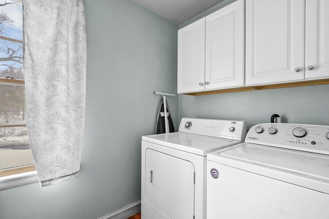 clothes washing area featuring cabinet space, baseboards, and independent washer and dryer