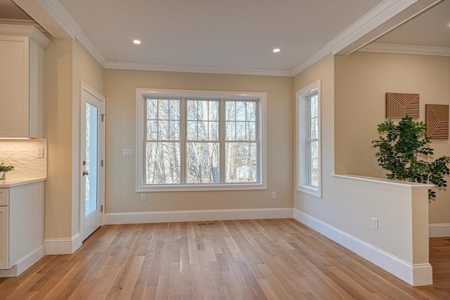 entryway featuring light hardwood / wood-style floors and crown molding