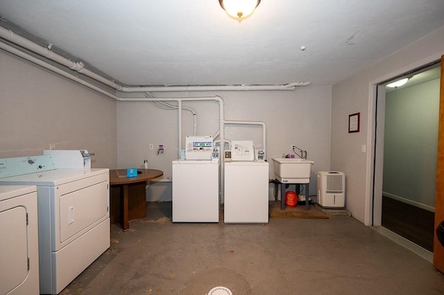 community laundry room with washer and clothes dryer
