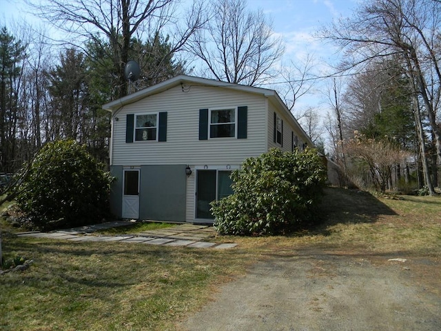view of front of property with a front lawn