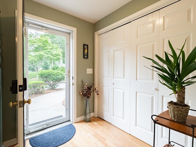 40 Bay Farm Unit 40, Duxbury, MA 02332 - entryway with light wood-style flooring and baseboards