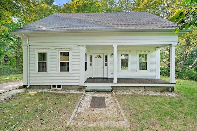 view of front of house featuring a front yard