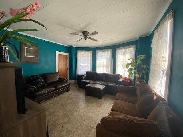 living area featuring ceiling fan and crown molding