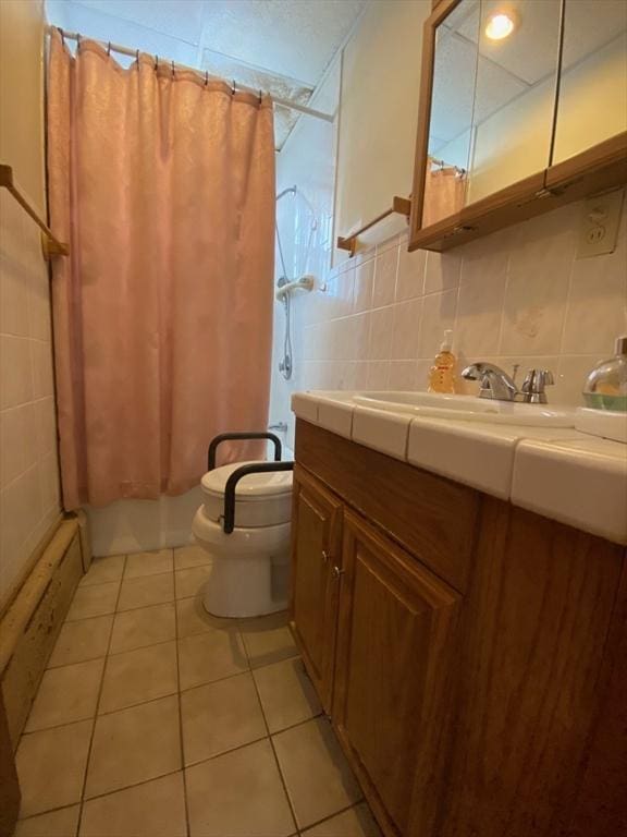 full bath featuring tasteful backsplash, a shower with shower curtain, toilet, tile patterned floors, and vanity