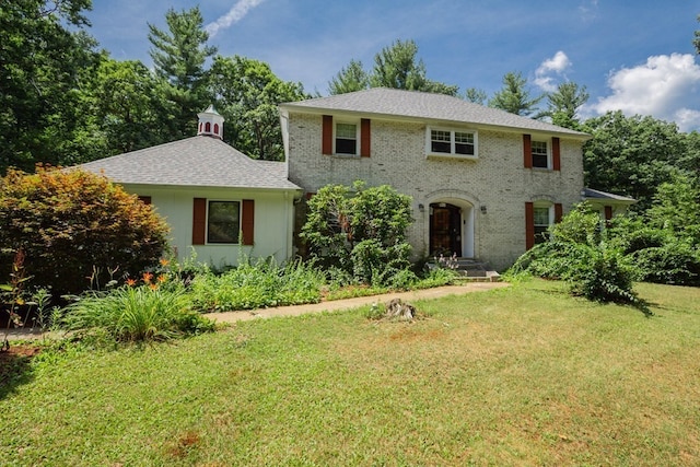 view of front of house with a front lawn