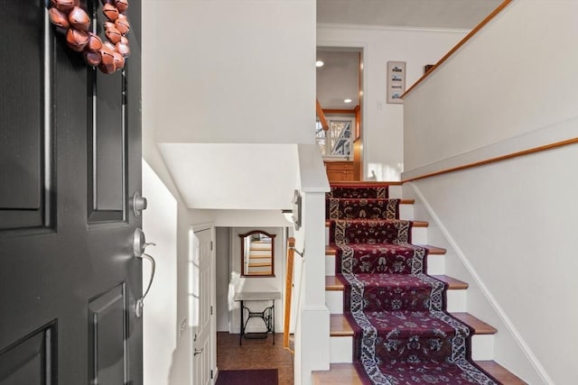 foyer entrance featuring crown molding