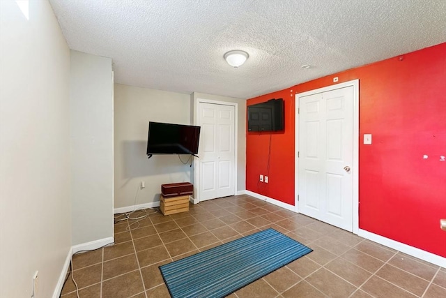 workout room with a textured ceiling