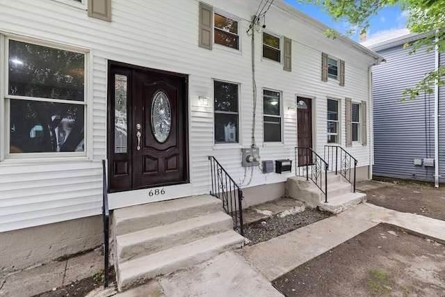 686-688 E Ave, Warwick, RI 02886 - entrance to property
