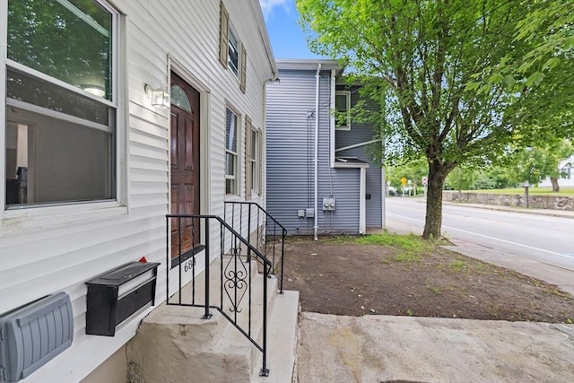 686-688 E Ave, Warwick, RI 02886 - doorway to property