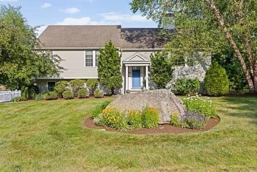 28 Christopher Ln, Scituate, MA 02066 - view of front of house featuring a front lawn