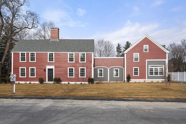 view of front facade with a front yard