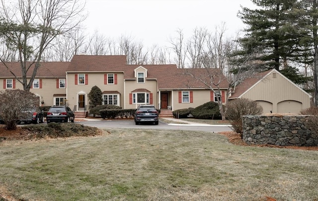 view of front of home featuring a front yard