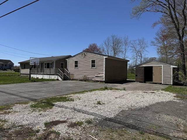 view of front of home with a shed and an outdoor structure