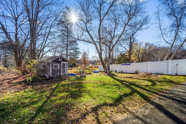 view of yard with a storage shed