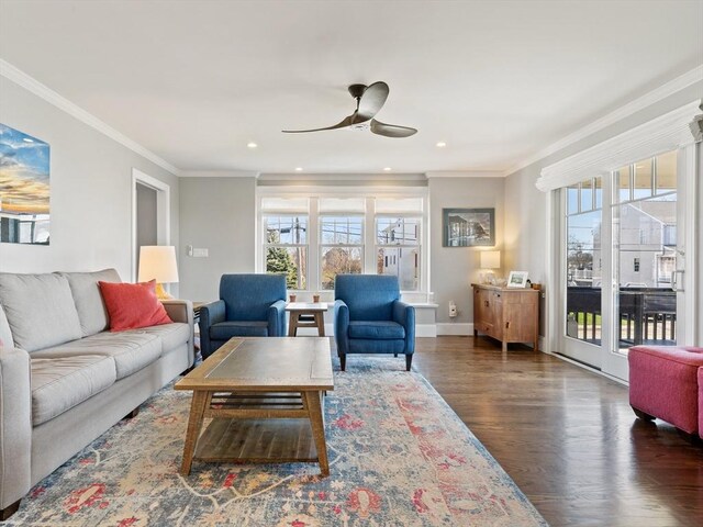 living room featuring a ceiling fan, wood finished floors, baseboards, ornamental molding, and recessed lighting