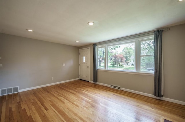 226 Dutchess St, Springfield, MA 01129 - spare room with light wood-type flooring, baseboards, and recessed lighting
