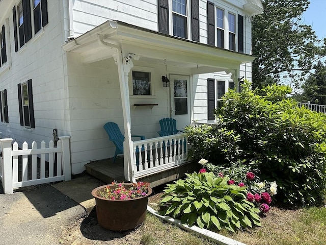 6 Weaver Farm Rd, Rutland, MA 01543 - entrance to property featuring a porch