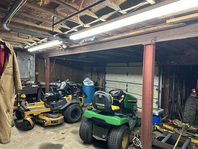 6 Weaver Farm Rd, Rutland, MA 01543 - view of garage