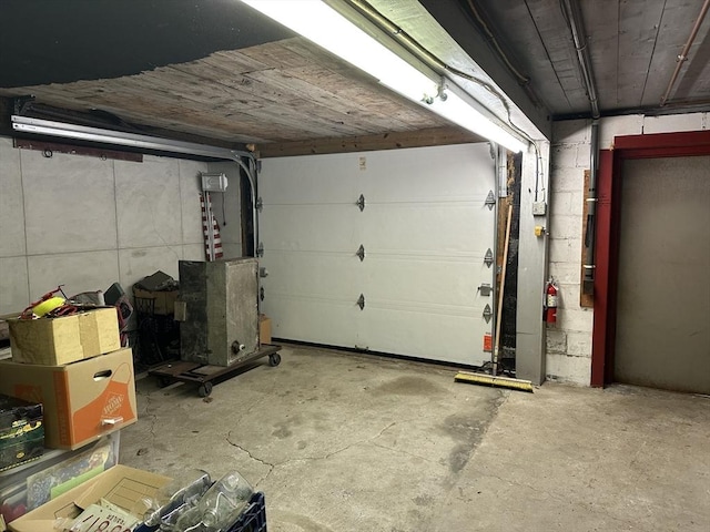 6 Weaver Farm Rd, Rutland, MA 01543 - view of garage