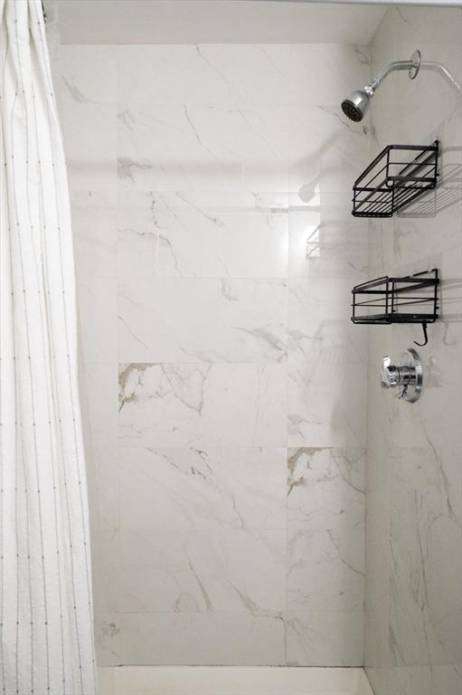 bathroom featuring tiled shower