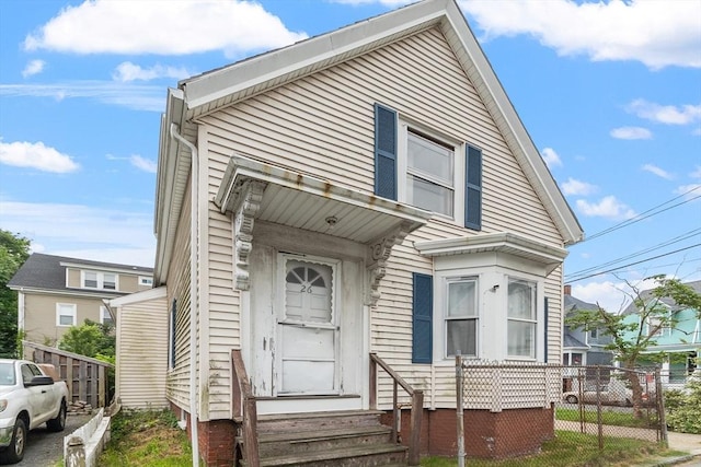 26 Mansfield St, Gloucester, MA 01930 - view of front of house with entry steps