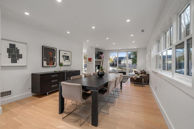 dining area featuring baseboards, recessed lighting, visible vents, and light wood-style floors