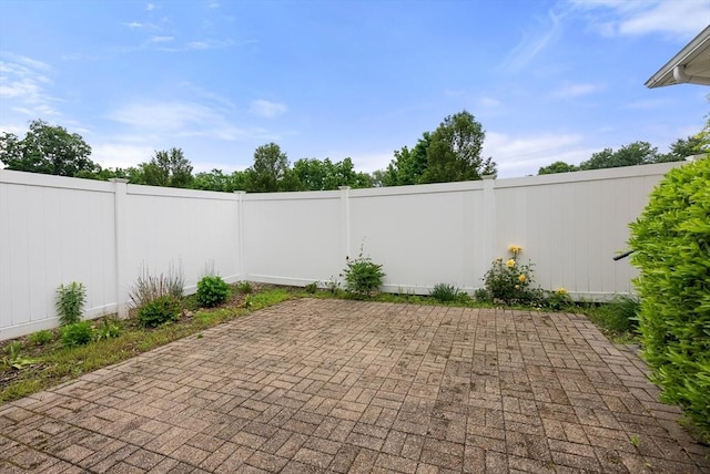 22 Pomeroy Meadow Rd Unit 4, Southampton, MA 01073 - fenced backyard featuring a patio
