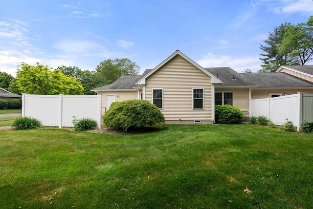 22 Pomeroy Meadow Rd Unit 4, Southampton, MA 01073 - back of property
