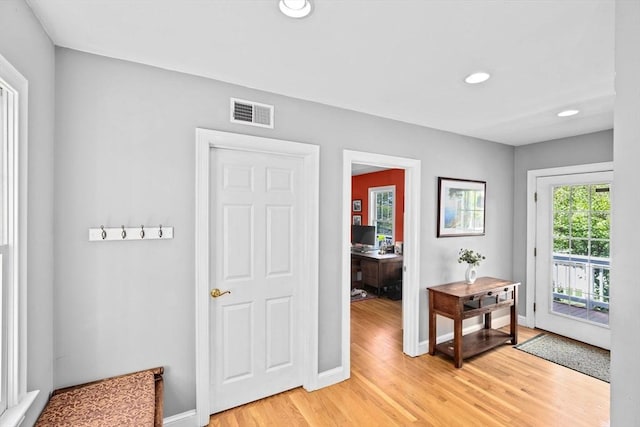 entryway featuring recessed lighting, baseboards, visible vents, and light wood-style floors