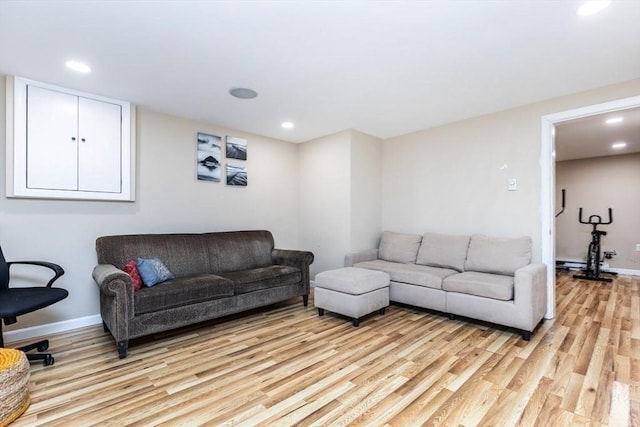 living room featuring light wood-style floors, recessed lighting, and baseboards