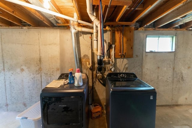 49 Hopkins Dr, Whitman, MA 02382 - laundry room featuring washing machine and clothes dryer