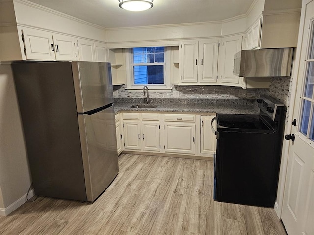 kitchen featuring tasteful backsplash, sink, electric range, white cabinets, and stainless steel refrigerator