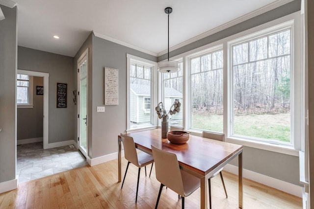 dining space with recessed lighting, baseboards, ornamental molding, and light wood-type flooring