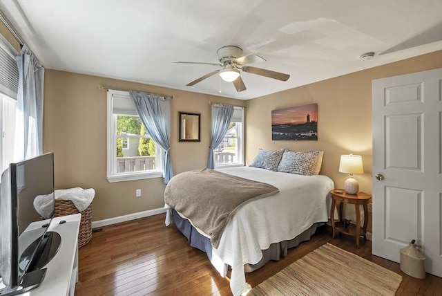 bedroom with hardwood / wood-style floors, baseboards, and ceiling fan