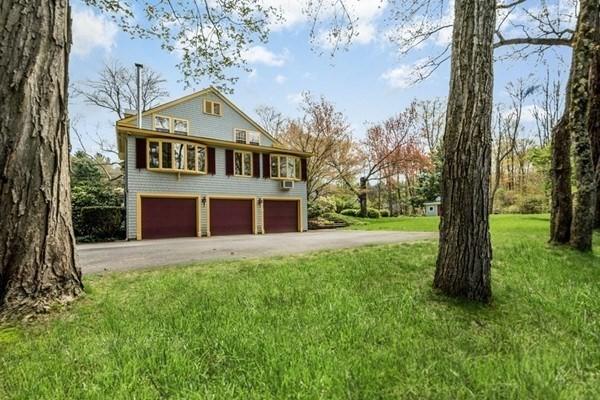 exterior space featuring an attached garage, driveway, and a front yard