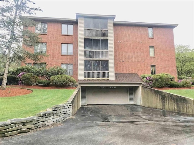 300 Candlewood Park Unit 32, Nashua, NH 03062 - view of building exterior featuring an attached garage and driveway
