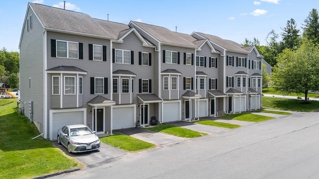 10 Sprucewood Ln Unit 10, Worcester, MA 01606 - multi unit property featuring driveway, a garage, and a front yard
