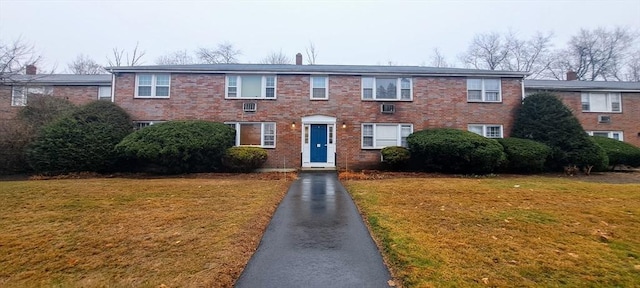 view of front facade with a front lawn