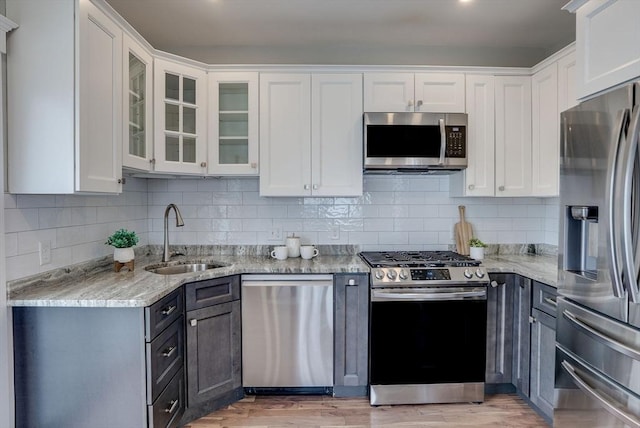 136 Flash Rd Townhome, Unit Townhome, Nahant, MA 01908 - kitchen featuring a sink, glass insert cabinets, white cabinets, and stainless steel appliances