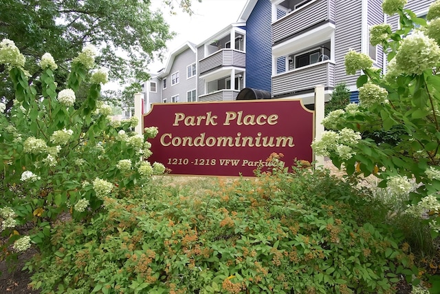 view of community / neighborhood sign