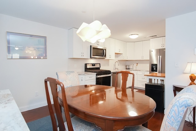 dining space with sink and dark hardwood / wood-style flooring