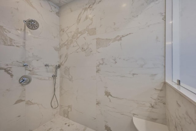 bathroom featuring tiled shower