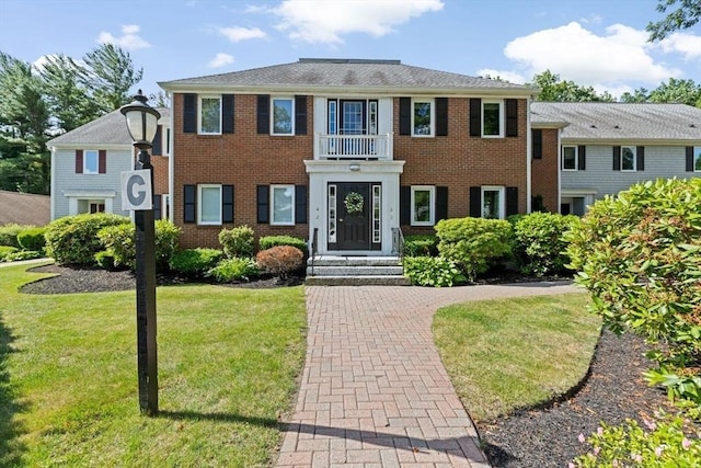 225 Lincoln St Unit G3, Duxbury, MA 02332 - colonial home featuring a front lawn, brick siding, and a balcony