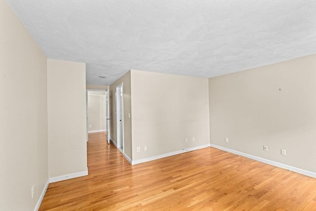 225 Lincoln St Unit G3, Duxbury, MA 02332 - unfurnished room with light wood-type flooring and a textured ceiling
