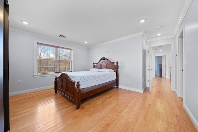 bedroom featuring visible vents, baseboards, recessed lighting, ornamental molding, and light wood-style floors