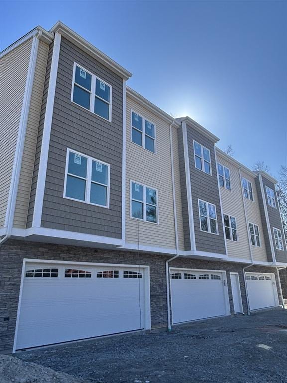 Listing photo 3 for 17 Dyer St, Rockland MA 02370