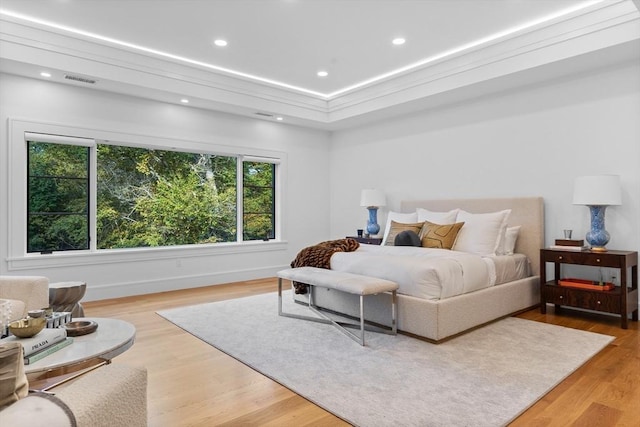 bedroom featuring baseboards, recessed lighting, visible vents, and light wood-style floors