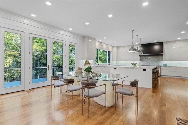 dining space with light wood-type flooring, visible vents, and recessed lighting