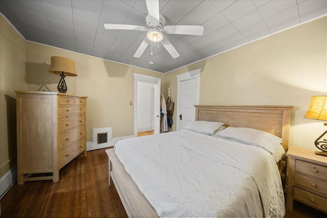 bedroom with dark hardwood / wood-style floors and ceiling fan