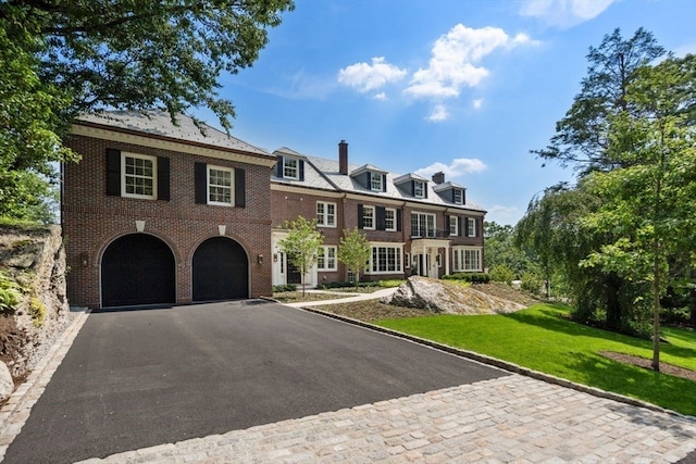 view of front facade featuring a garage and a front lawn